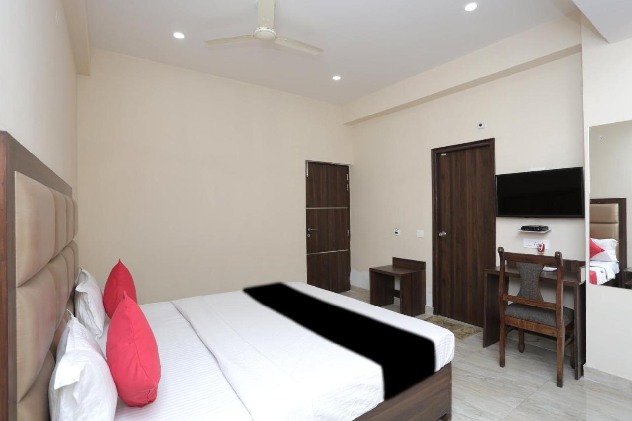 Capital O 37423 Golden Leaf Hotel Dehradun Eksteriør billede